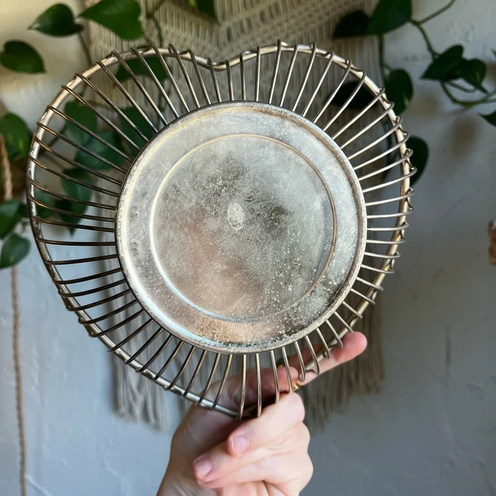 Vintage Mid Century Modern Brass Heart Basket Wire Fruit Bowl, Hollywood Regency